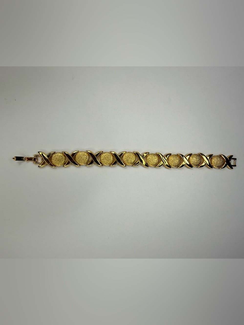 Vintage Heavy
Gold Tone XOXO
Hugs & Kisses Link
Bracelet 7"
Stippled 80s 90s